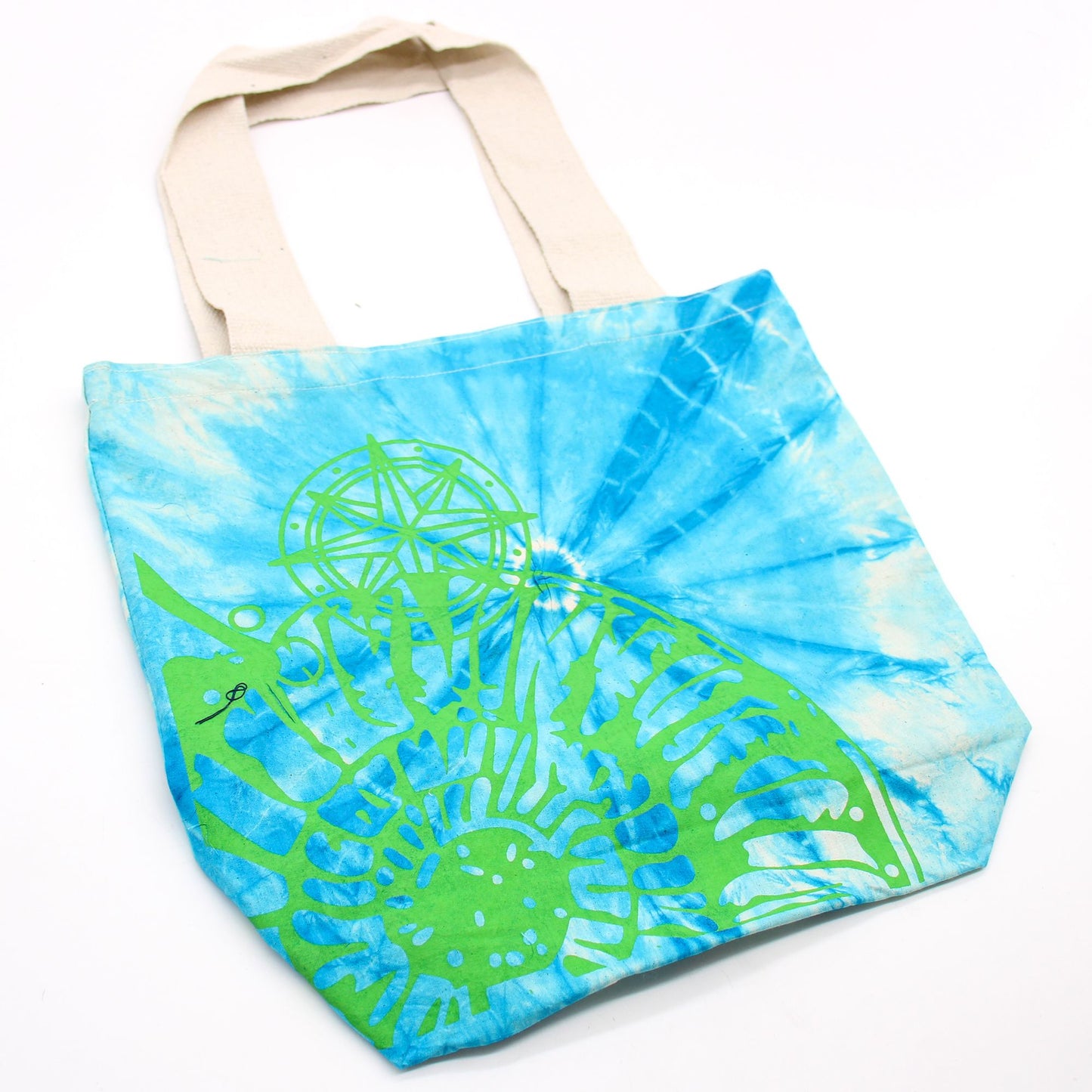 Batikolt pamuttáska (6 oz) – 38 × 42 × 12 cm – Kagyló – Kék/zöld – Zöld fogantyú