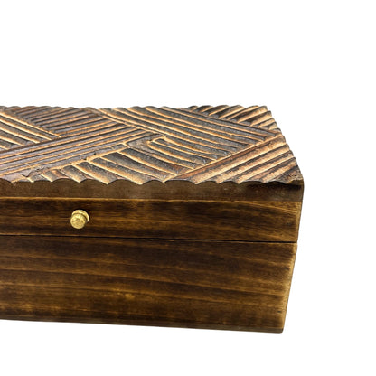 Vintage Deco többcélú fa doboz – antik vonalak, 22 × 12 × 10 cm