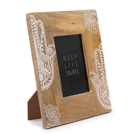 Közepes mangófa képkeret – 10 × 15 cm-es képhez, 26 × 20 × 2 cm – Hamsa – fehér