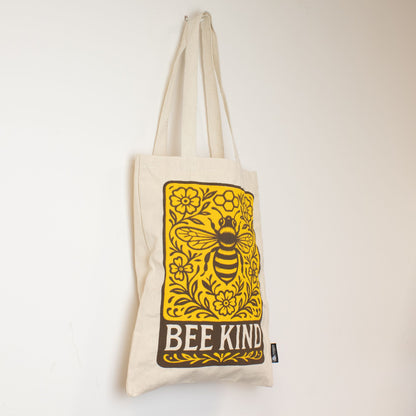 Toni táska – Bee kind (42 × 30 cm) – 10 oz