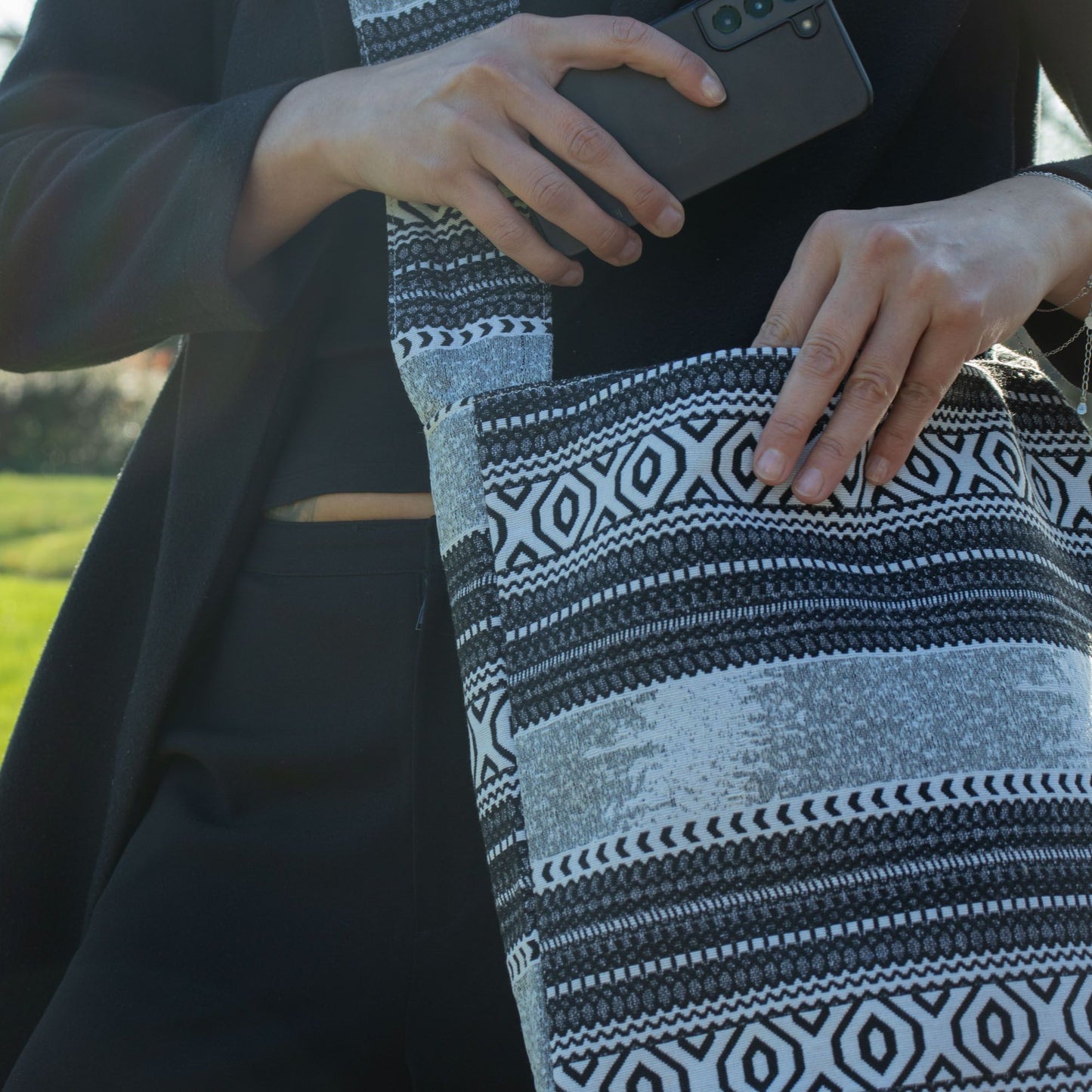 Nagy jacquard válltáska – Urban Caravan