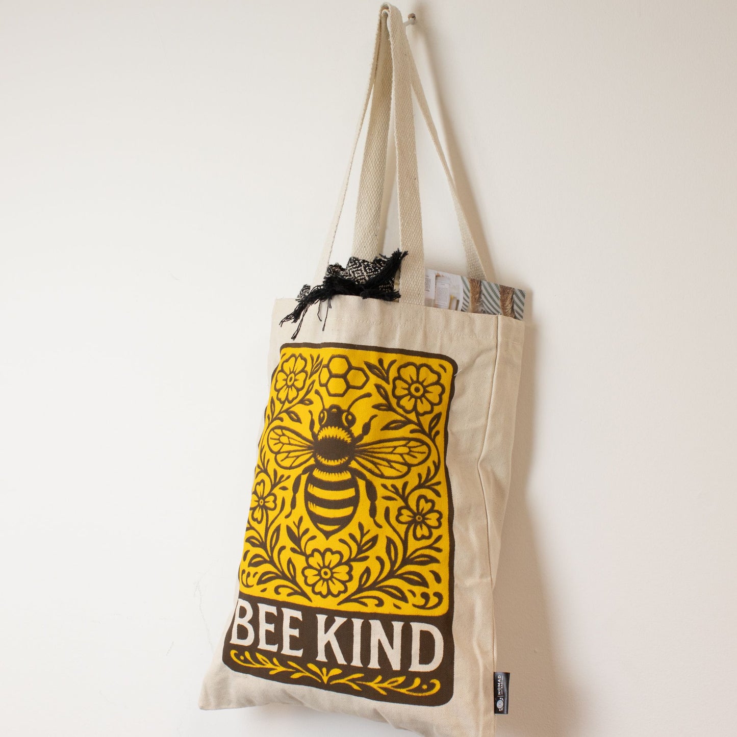 Toni táska – Bee kind (42 × 30 cm) – 10 oz