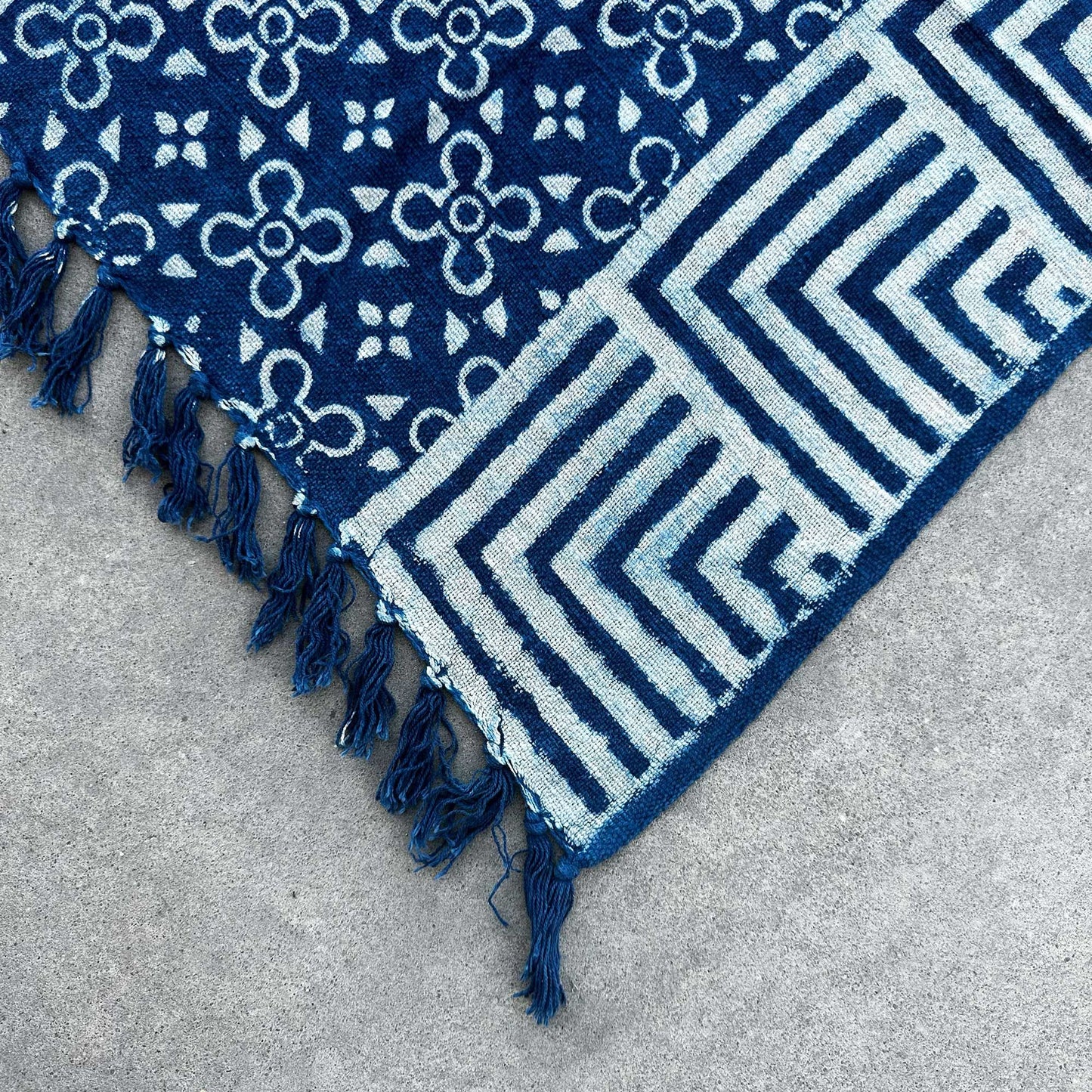Kézzel készített indigókék takaró – 170 × 120 cm – Kasba csempe