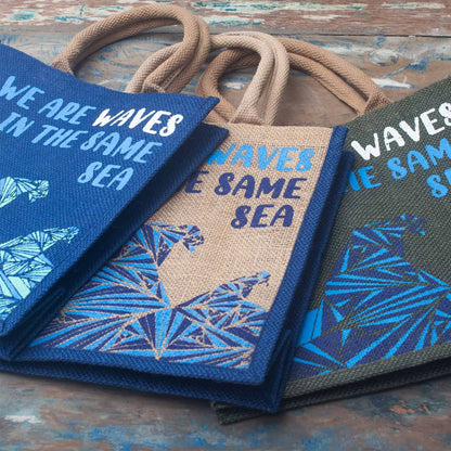 Juta táska felirattal – We are Waves – kék
