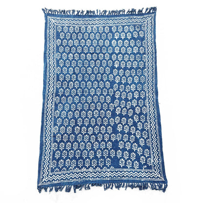 Kézzel készített indigó takaró – 170 × 120 cm – Chhota virág