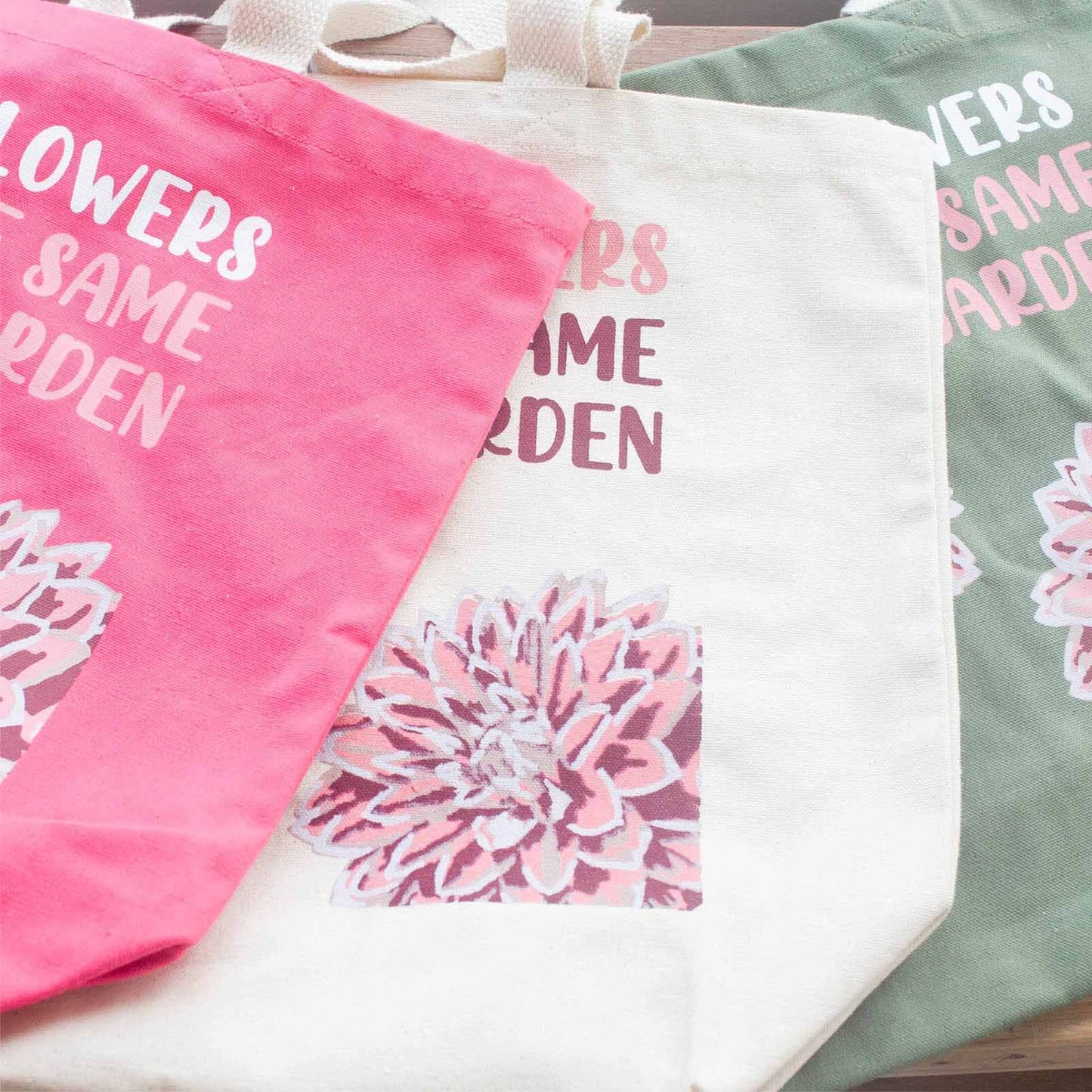 Pamutvászon táska Felirattal – We are Flowers – Olívazöld, Rózsaszín és Natúr