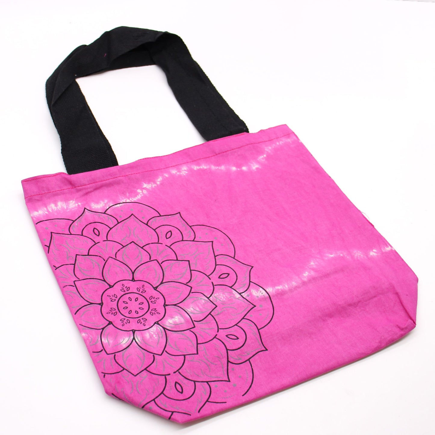 Batikolt pamuttáska (6 oz) – 38 × 42 × 12 cm – Mandala – magenta – Fekete fül