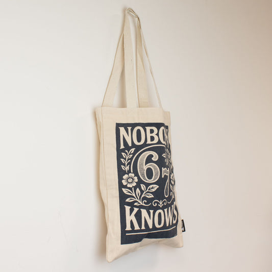 Toni táska – Nobody knows 67 (42 × 30 cm) – 10 oz
