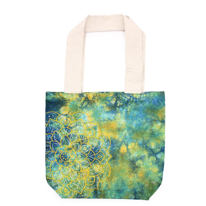 Batikolt pamuttáska (6 oz) – 38 × 42 × 12 cm – Mandala – Zöld/Kék – Natúr fül