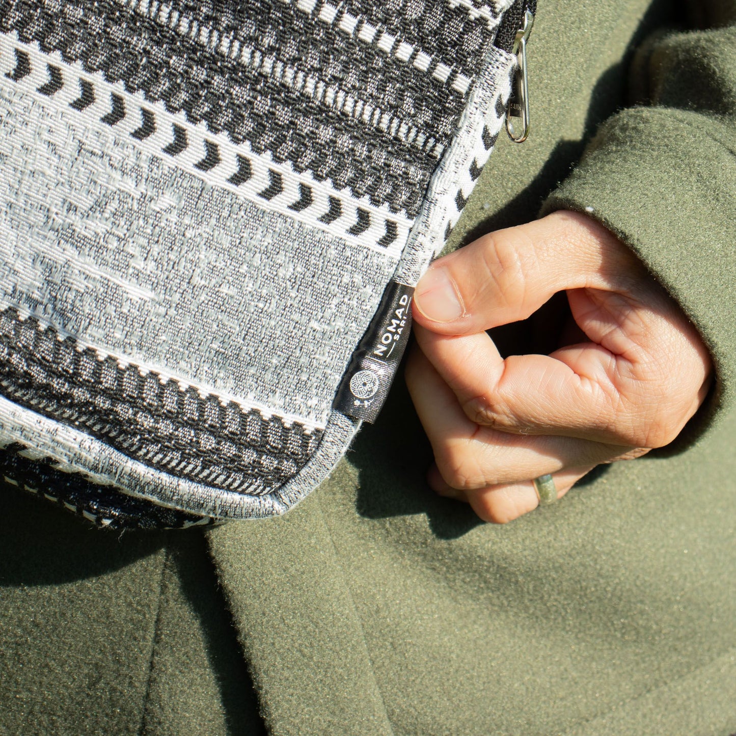 Crossbody jacquard táska – Urban Caravan