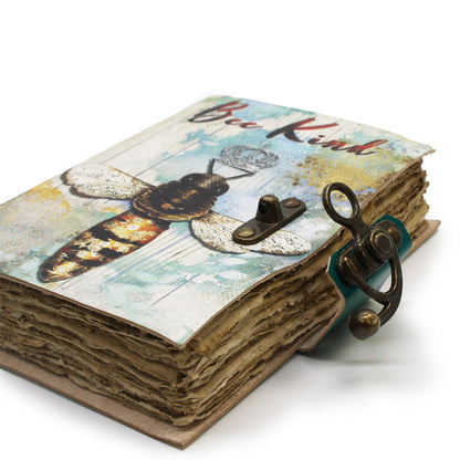 Bőrkötésű napló – Bee Kind (7 × 5")