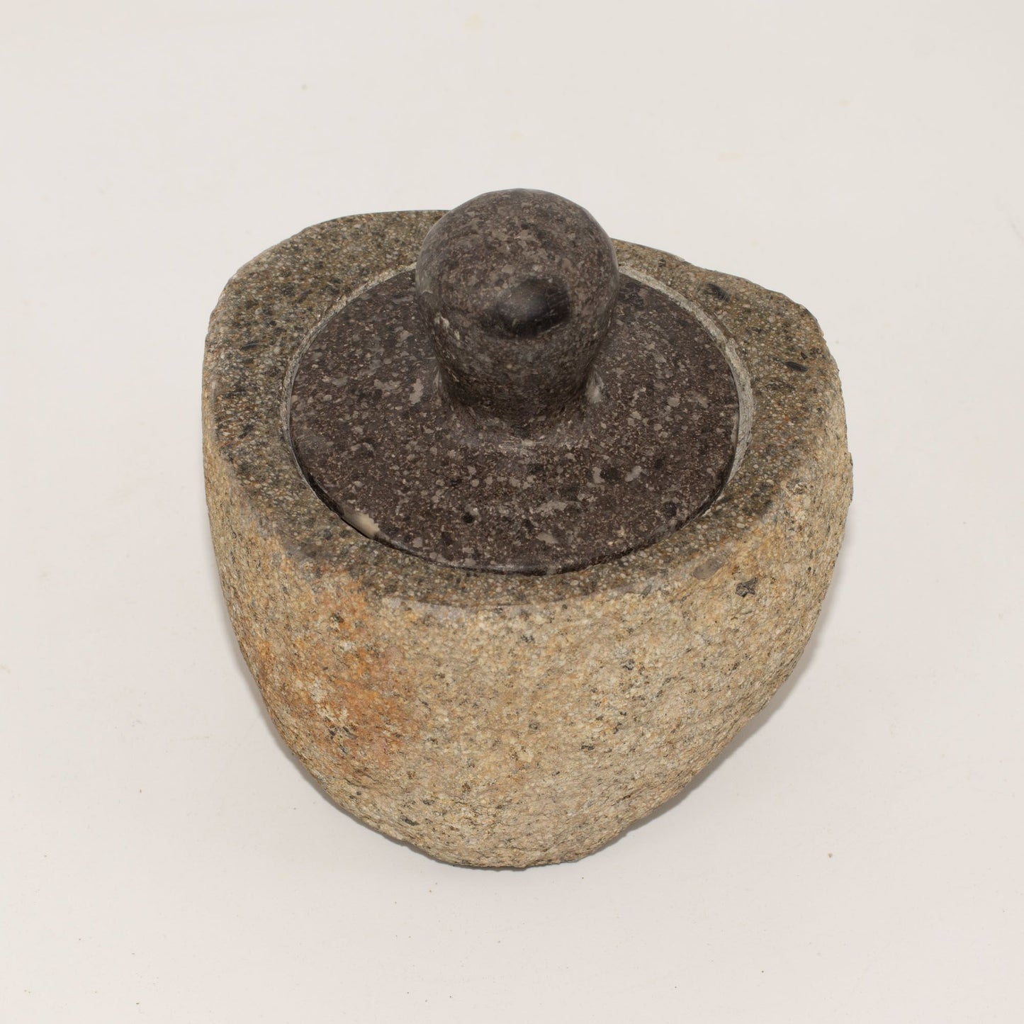 Természetes Folyami Kő Földelő Edény – Közepes (kb. 12 × 8 cm)