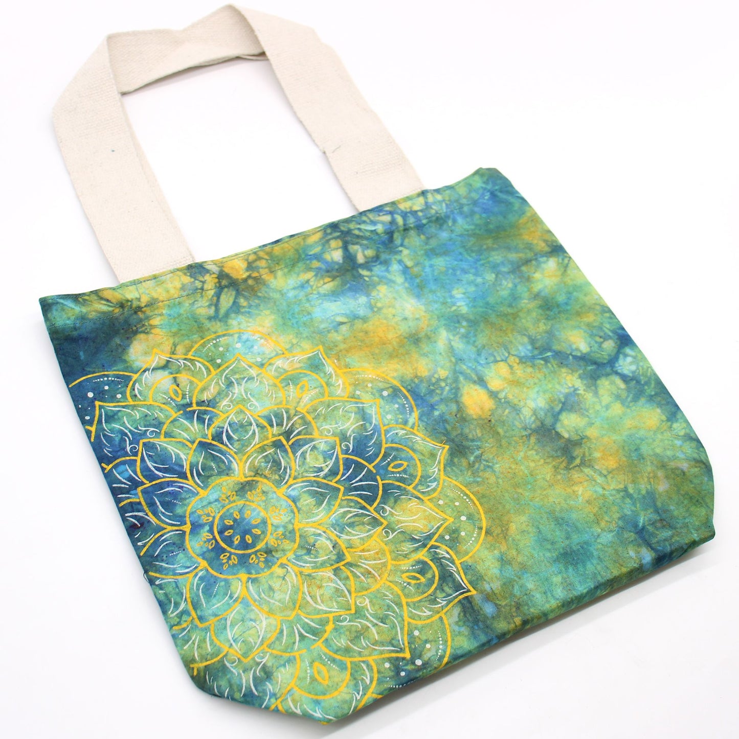 Batikolt pamuttáska (6 oz) – 38 × 42 × 12 cm – Mandala – Zöld/Kék – Natúr fül