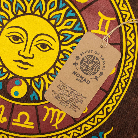 Nomad Sari kőmosott pamut póló – nap és zodiákus – barna – XL