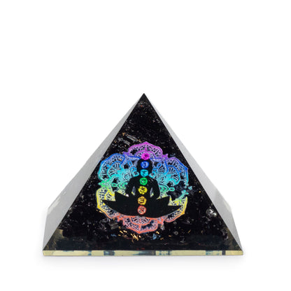 Kicsi orgonit piramis 5,5 × 4,5 cm – csakra Buddha – fekete turmalin törmelék