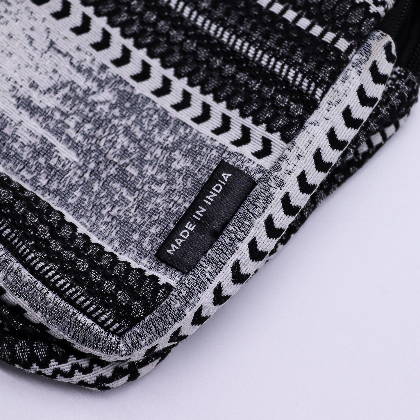 Crossbody jacquard táska – Urban Caravan