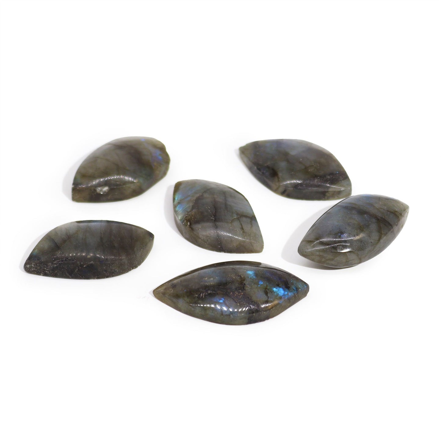 Madagaszkári labradorit levél alakú kő (kb. 13–20 g, 40–50 mm)