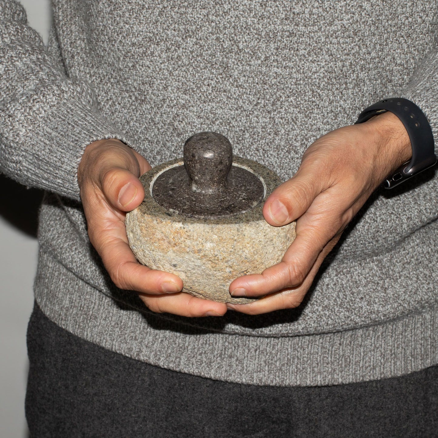 Természetes Folyami Kő Földelő Edény – Közepes (kb. 12 × 8 cm)