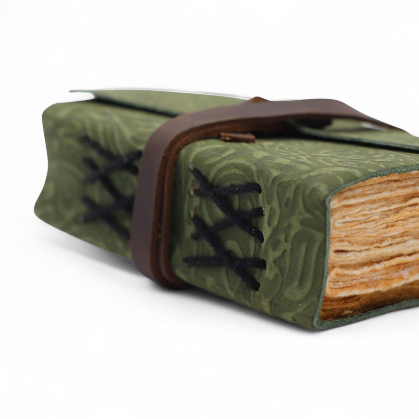 Vastag, roncsolt szélű bőr notesz – Zöld labirintus minta – 12,7 × 8,9 cm